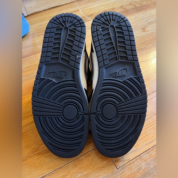 Air Jordan 1 Satin Grey - Picture 6 of 7